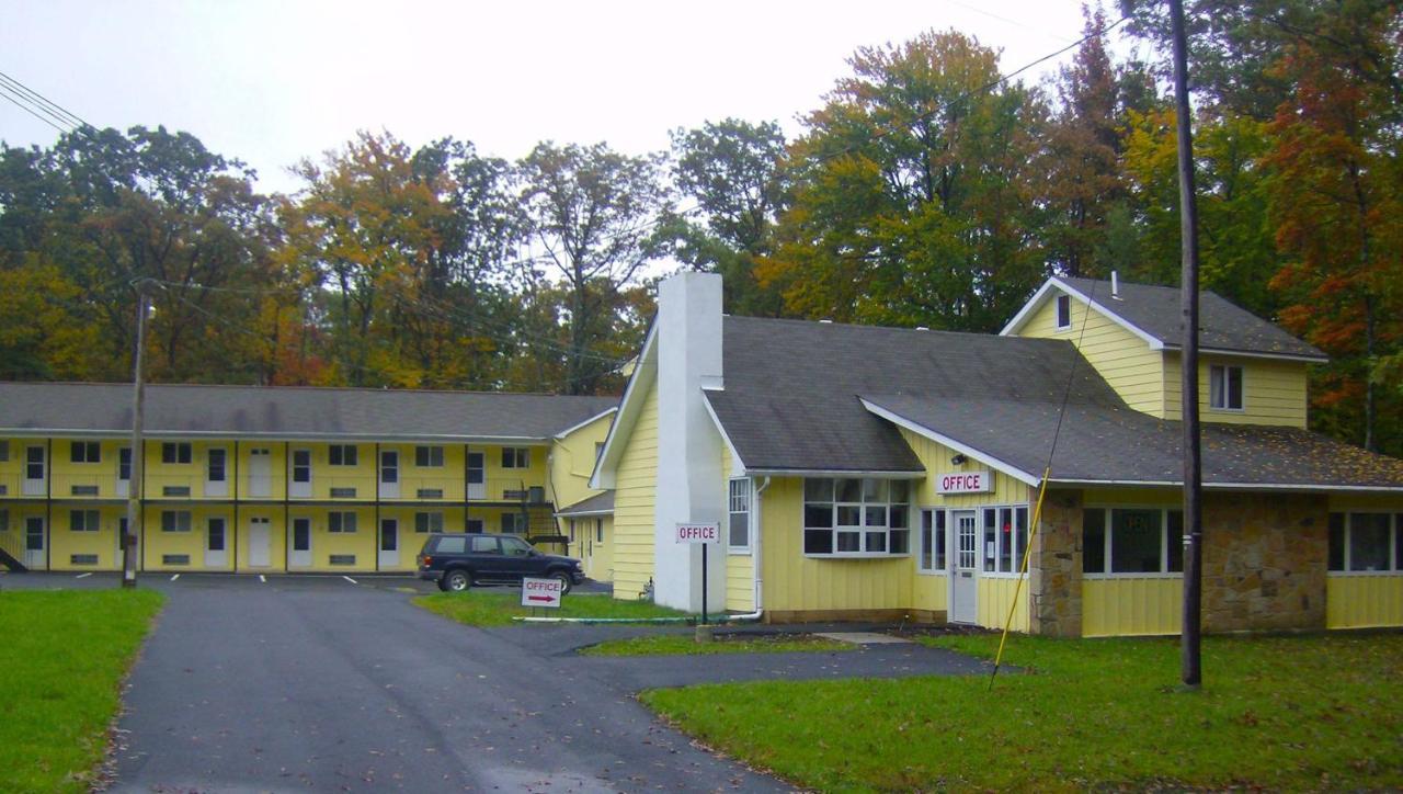 Country Place Inn And Suites White Haven Exterior foto